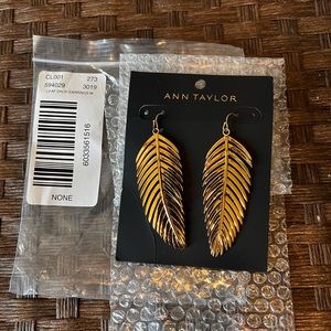 Leaf dropped earrings